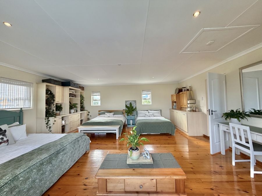 6 Bedroom Property for Sale in Marina Martinique Eastern Cape